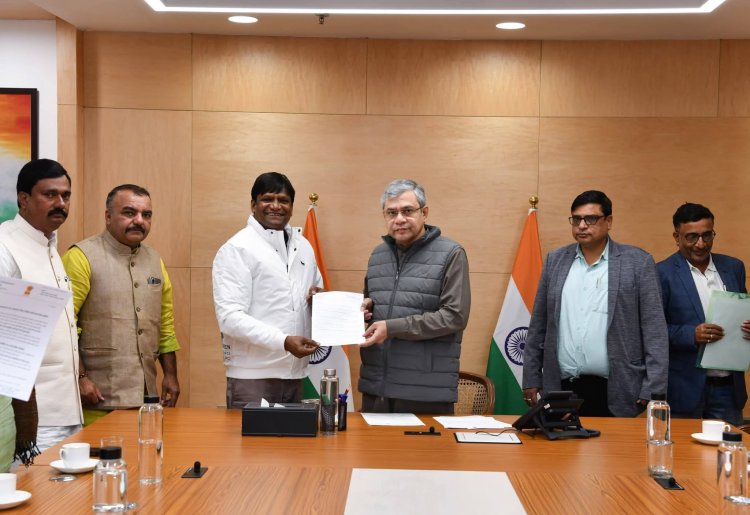 सांसद ढुलू महतो की पहल लाई रंग: धनबाद-मुंबई स्पेशल का एक फेरा बढ़ा, नई वीकली ट्रेन को हरी झंडी