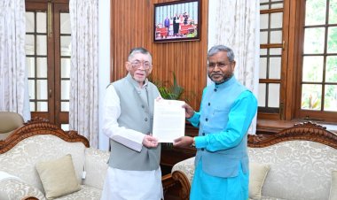 झारखंड: पूर्व DFO पर करोड़ों की लूट का आरोप, बाबूलाल मरांडी ने राज्यपाल को सौंपा सबूतों से भरा ज्ञापन,जांच की मांग