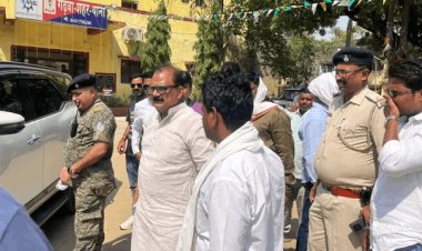 झारखंड: पूर्व मंत्री मिथिलेश ठाकुर ने BJP विधायक सत्येंद्र नाथ तिवारी पर दर्ज कराई FIR, अभद्र टिप्पणी से गरमाई राजनीति