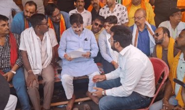 धनबाद: विधायक राज सिन्हा का धरना खत्म, 2 मई को खुलेगी किस्मत? धनबाद-बोकारो रोड पर होगी बड़ी बैठक