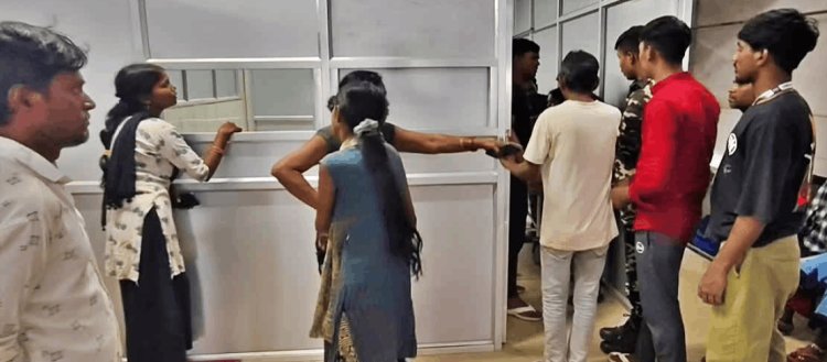 ‘धनबाद में मौत का धमाका: गैस कटर सिलेंडर ब्लास्ट से मची चीख-पुकार, दम घुटने से 3 की मौत, 2 जिंदगी से जूझ रहे’