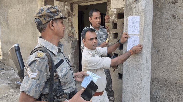 धनबाद में गैंगस्टर प्रिंस खान पर कसा शिकंजा: घर पर चस्पा हुआ इश्तेहार, अब फिर कुर्की-जब्ती की तैयारी