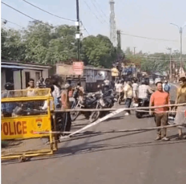 धनबाद: केंदुआ में ‘जमीन के नीचे मौत’! धनबाद-बोकारो रोड 2 फीट धंसी, जहरीली गैस से बड़ा खतरा—इलाका सील