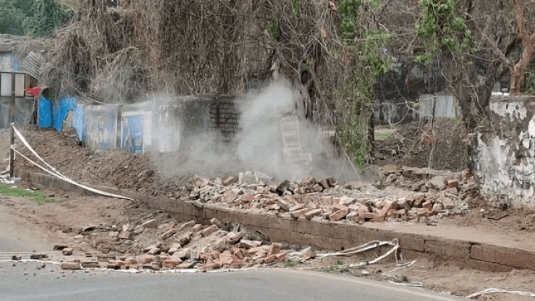 धनबाद के केंदुआ में ‘जमीन के नीचे का खतरा’ फूटा: GM आवास की दीवार ढही, जहरीली गैस से दहशत