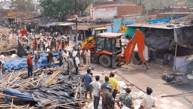 रजरप्पा में ‘बुलडोजर एक्शन’: 254 दुकानें जमींदोज, HC के आदेश पर बड़ी कार्रवाई; सैकड़ों परिवारों की रोजी-रोटी पर संकट