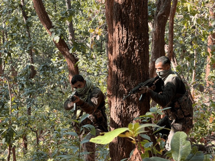झारखंड: चतरा-हजारीबाग बॉर्डर पर 2 घंटे की एनकाउंटर: 15 लाख का इनामी कमांडर सहदेव समेत 4 नक्सली ढेर