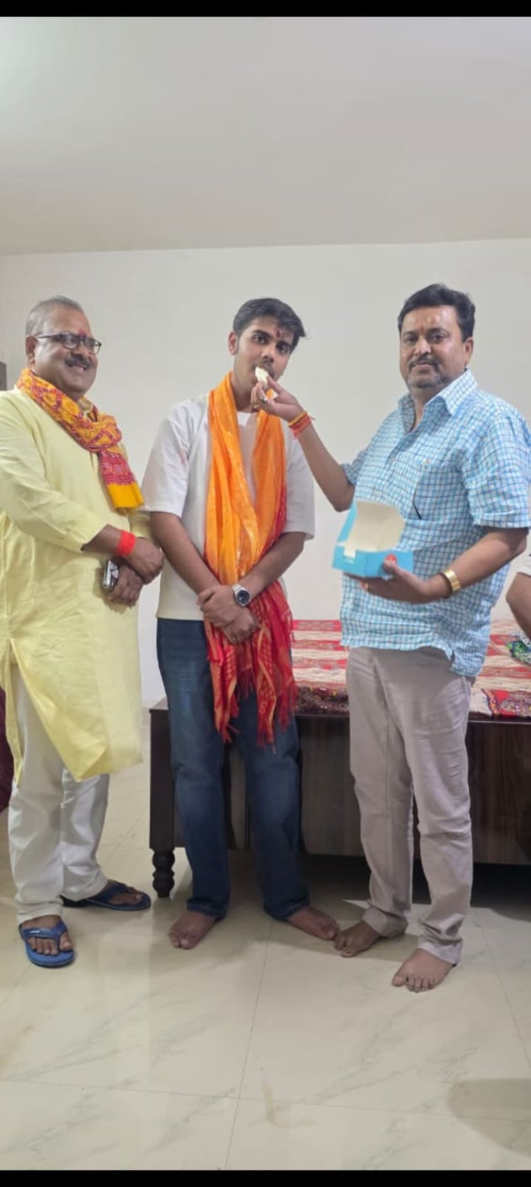 धनबाद का गौरव: 98.8% अंक लाकर हर्ष बने CBSE10 वी बोर्ड में जिला टॉपर, उदय प्रताप सिंह ने किया सम्मानित