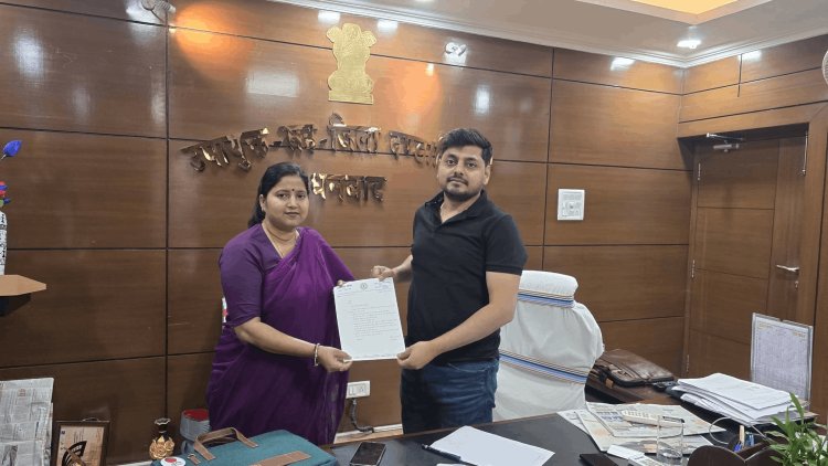 झरिया MLA रागिनी सिंह DC से मिली,  स्कूलों की मनमानी, पानी-बिजली संकट और ट्रैफिक जाम पर उठाई आवाज