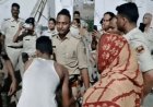 बिहार: मोकामा में ‘सोनू-मोनू’ का आतंक! घर में रेड करने आये पुलिसवालों की ‘गुर्गों’ ने ली तलाशी! दो थानेदार सस्पेंड