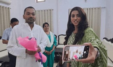 बिहार: ‘जरा, मेरे मोबाइल से भी फोटो खींच दीजिए…’ मंत्री निशांत संग अक्षरा सिंह की मुलाकात ने बढ़ाई सियासी चर्चा