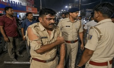 सरायढेला में पुलिस पर हमला! जमादार की वर्दी फाड़ी, गले से सोने की चेन छीनी; हथियार लूटने की भी कोशिश