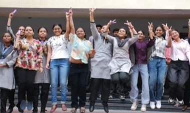 CBSE 12th Result 2026: धनबाद की बेटियों ने रचा इतिहास, साइंस से आर्ट्स तक लड़कियों का कब्जा