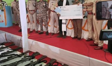 झारखंड में ऑपरेशन ‘नव जीवन’ सफल : 33 लाख के 8 इनामी समेत 27 नक्सलियों ने डाले हथियार