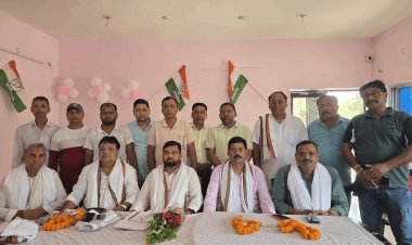 धनबाद कांग्रेस की बड़ी बैठक में अनुशासन पर सख्त संदेश, प्रभारी बोले- ‘संगठन हित सर्वोपरी