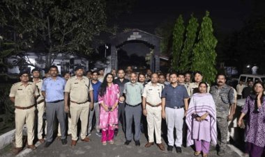 गिरिडीह सेंट्रल जेल में आधी रात रेड! डीसी-एसपी के साथ 150 जवानों ने खंगाले 20 वार्ड, कैदियों में मचा हड़कंप