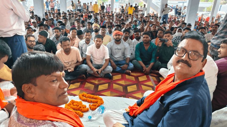 निरसा में मजदूरों के शोषण पर गरजे सांसद ढुल्लू महतो, ‘लाल झंडे’ पर सीधा हमला; अशोक मंडल UCWU में शामिल