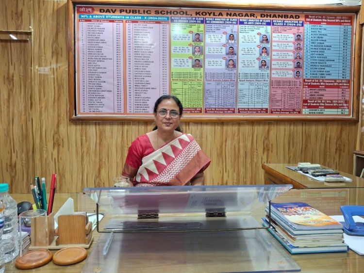 धनबाद के DAV कोयलानगर को मिली नई कमान: 30 साल का अनुभव लेकर आईं डोलन चम्पा बनर्जी