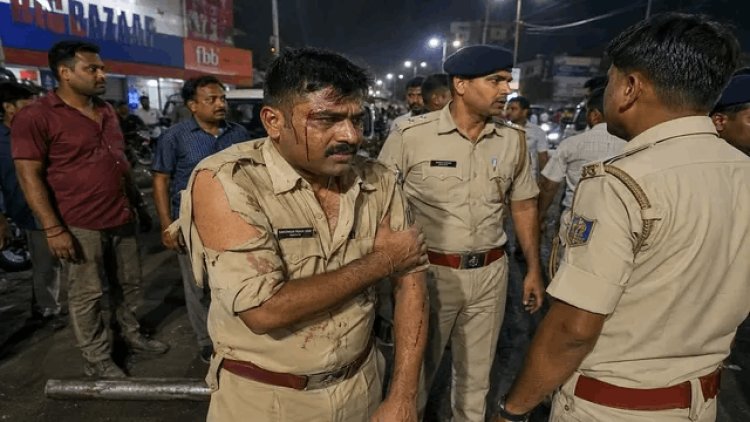 सरायढेला में पुलिस पर हमला! जमादार की वर्दी फाड़ी, गले से सोने की चेन छीनी; हथियार लूटने की भी कोशिश
