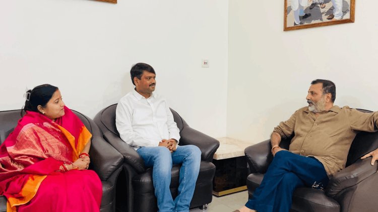 देवघर में निशिकांत दुबे से मिले मेयर संजीव सिंह और विधायक रागिनी सिंह, राजनीतिक हलकों में बढ़ी चर्चा