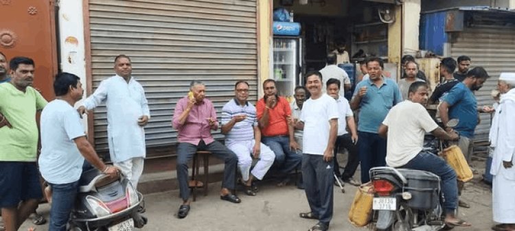 “VIP कल्चर से दूर, पान दुकान पर दोस्तों संग दिखे चतरा सांसद काली बाबू… सादगी ने फिर जीता लोगों का दिल”