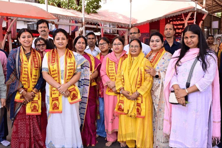 मुंबई के सिद्धिविनायक मंदिर पहुंचीं कल्पना सोरेन और पूर्णिमा साहू, झारखंड की सुख-समृद्धि के लिए की पूजा