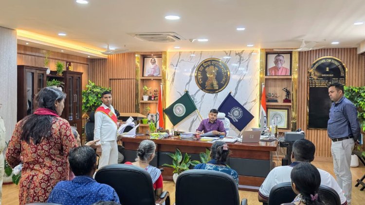 धनबाद में जनता दरबार: DC आदित्य रंजन ने सुनी जनता की फरियाद, जमीन से लेकर प्रदूषण तक उठे कई बड़े मुद्दे