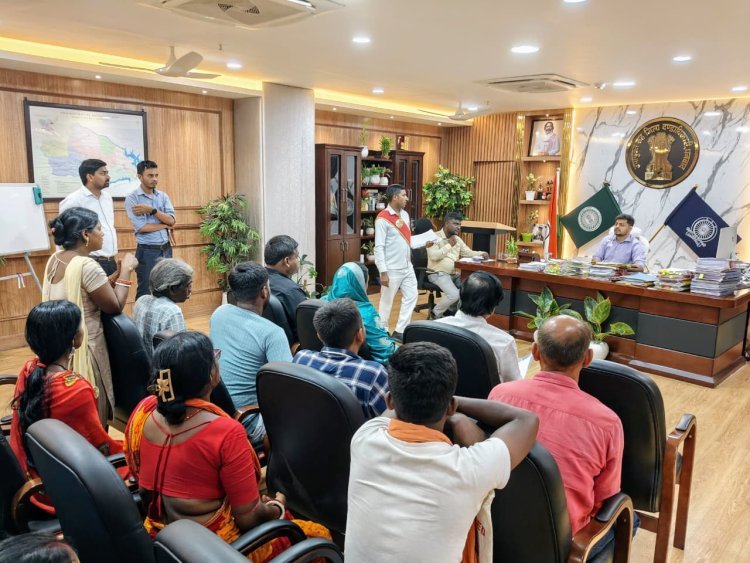 धनबाद डीसी आदित्य रंजन का जनता दरबार: जमीन हड़पने, फर्जी डीड और पेंशन-आवास की पहुंची शिकायतें