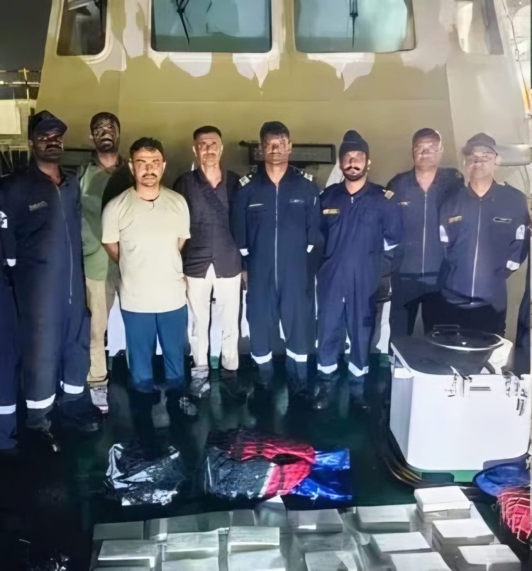 गुजरात के समुद्र में ‘ड्रग्स सिंडिकेट’ पर वार! 1150 करोड़ की कोकीन के साथ कंटेनर जहाज पकड़ा