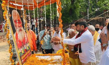 आरा में बरमेश्वर मुखिया की पुण्यतिथि में पहुंचे धनबाद मेयर संजीव सिंह, कोयलांचल की राजनीति में तेज हुई नई चर्चाएं