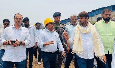 धनबाद: ग्रामीणों के साथ सड़क पर उतरे मेयर संजीव सिंह, कनकनी आउटसोर्सिंग के ओबी डंप पर भड़के