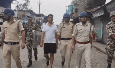 'मैं भी पुष्पा हूं' कहने वाले TMC नेता की निकली परेड, हाफ-पैंट में सड़कों पर घुमाया गया जहांगीर खान