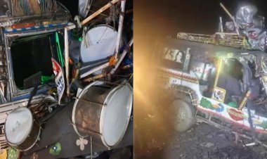 रामगढ़ में भीषण सड़क हादसा: पिकअप गाड़ी और ट्रक की टक्करमुहर्रम से लौट रहे 7 ताशा कलाकारों की दर्दनाक मौत