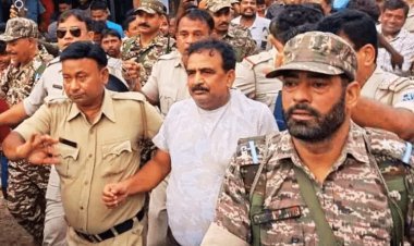 पश्चिम बंगाल: रस्सी बांधकर TMC नेता की परेड, 'चोर-चोर' के नारों से गूंजा गौरांडी; राईना में भारी तनाव