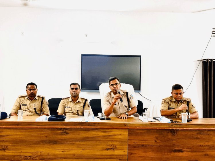 धनबाद पुलिस की ‘प्रोफेशनल पुलिसिंग’ क्लास: 100+ अफसरों को एसएसपी ने दिया एक्शन प्लान