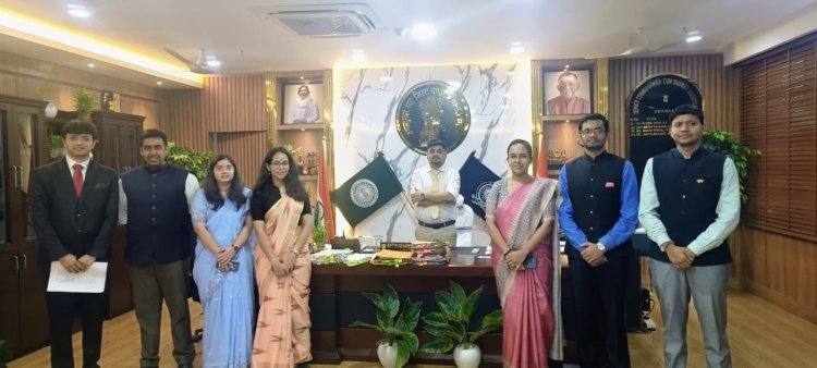 धनबाद पहुंचे  2025 बैच के प्रशिक्षु IAS अफसर, मॉडल आंगनबाड़ी से कृषक पाठशाला तक देखा विकास का मॉडल