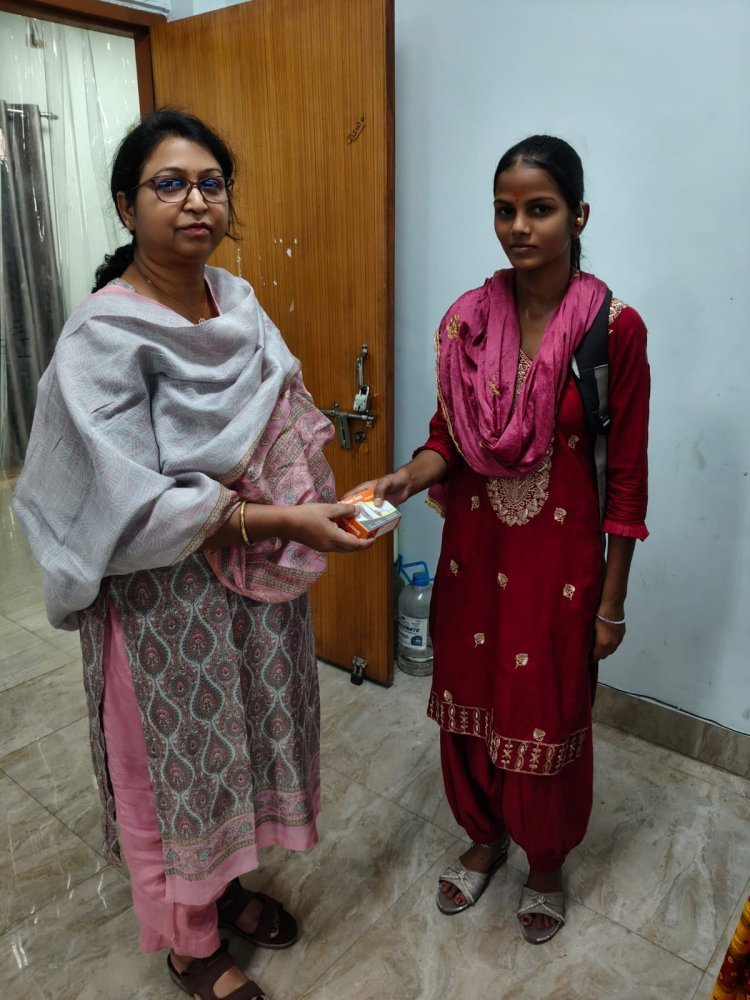 धनबाद: जनता दरबार में उपायुक्त की संवेदनशील पहल, श्रवण बाधित छात्रा को मिली डिजिटल हियरिंग ऐड