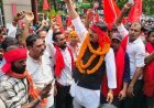धनबाद स्टेशन पर टोटो चालकों का शक्ति प्रदर्शन, DRM के सामने गूंजा विरोध; एक हफ्ते में कार्रवाई का आश्वासन