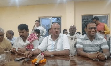 धनबाद में जुबानी जंग तेज: अरूप चटर्जी के निशाने पर सांसद ढुलू महतो, लगाए गंभीर आरोप