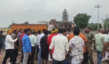 डिगवाडीह गणेश पूजा कमेटी में विवाद: पुलिस के सामने भिड़ीं दो कमेटियां, लात-घूंसों से रणभूमि बना मैदान