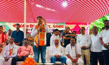 "मधुबन की लड़ाई अब मेरी भी है…' मेयर संजीव सिंह की हुंकार, BCCL-MDO के खिलाफ ग्रामीणों के साथ उतरे"