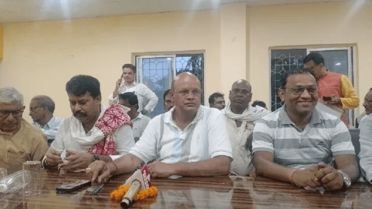 धनबाद में जुबानी जंग तेज: अरूप चटर्जी के निशाने पर सांसद ढुलू महतो, लगाए गंभीर आरोप