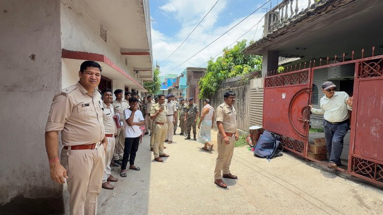 फरार अपराधी प्रिंस खान के वासेपुर स्थित घर की कुर्की, कोर्ट के आदेश पर धनबाद पुलिस की बड़ी कार्रवाई