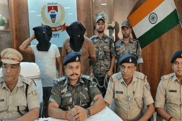 चतरा पुलिस ने प्रिंस खान गैंग के 2 गुर्गे को किया गिरफ्तार, लोजपा नेता से मांगी थी दो करोड़ की रंगदारी