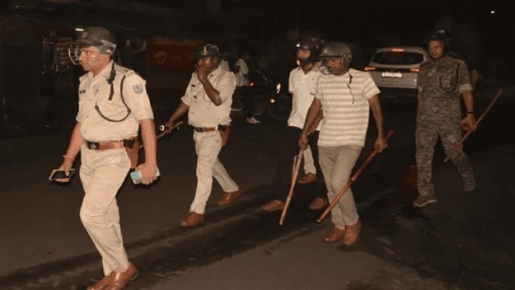 धनबाद: झरिया में शराब दुकान के बाहर हंगामा, शराब दुकान के बाहर पुलिस-बारातियों की भिड़ंत से मची अफरा-तफरी