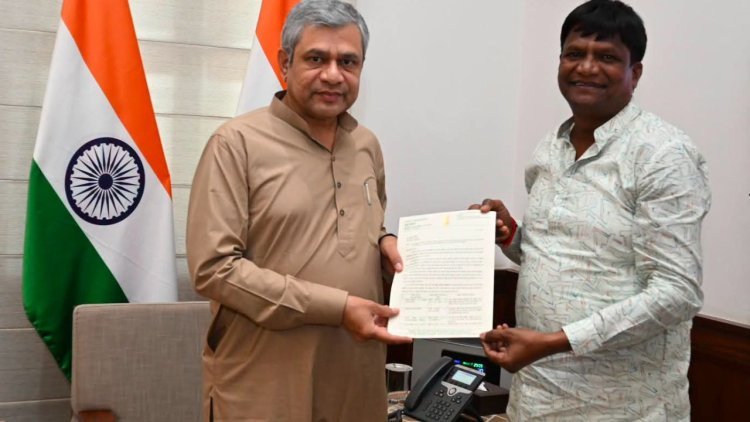 धनबाद को रेल का बड़ा तोहफा दिलाने की कोशिश, रेलमंत्री के सामने सांसद ढुलू महतो ने रखीं 10 बड़ी मांगें