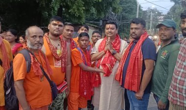 धनबाद: ‘बोल बम’ के जयघोष से गूंजा प्रेम नगर, उदय प्रताप सिंह ने सैकड़ों कांवरियों को दी शानदार विदाई