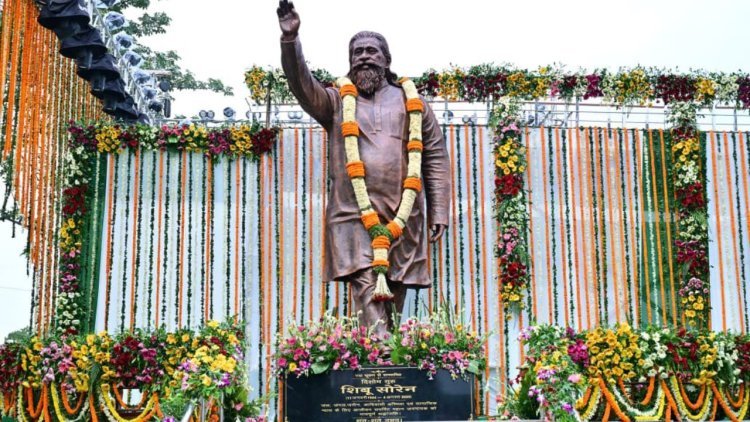 नेमरा में छलके CM हेमंत के आंसू, शिबू सोरेन की प्रतिमा का अनावरण,बोले- इतिहास में अमर रहेंगे दिशोम गुरु