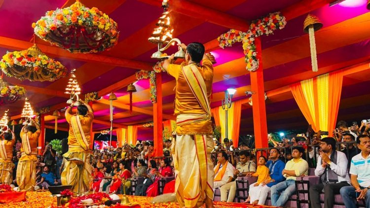 धनबाद: बारिश भी नहीं रोक सकी आस्था; पांचवीं महाशिव आरती में उमड़ा जनसैलाब