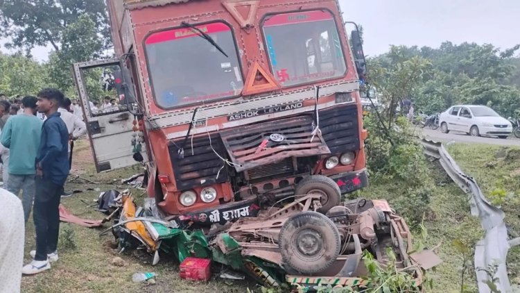 लातेहार में मौत का कहर: कंटेनर ने बाइक-ऑटो को रौंदा, 7 की मौत; डेढ़टंगवा घाटी में मचा हड़कंप