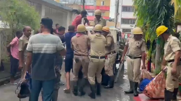 पश्चिम बंगाल: तारापीठ के होटल में लगी भीषण आग,  आठ तीर्थयात्रियों की मौत